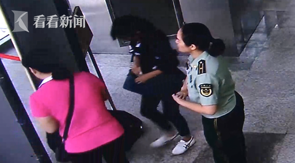 深圳一女子绑藏3.6万欧元闯关出境被查