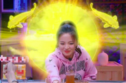 火箭少女久违合体表演：杨超越C位很显眼 yamy短发最惊艳