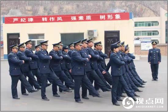 清涧九里山治超站开展军事化执法岗位大练兵