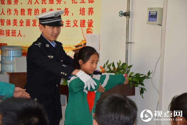 “细节关乎生命,安全文明出行”<a href=https://www.shidiannet.com/zt/jingbian/ target=_blank class=infotextkey>靖边</a>交警交通安全进校园