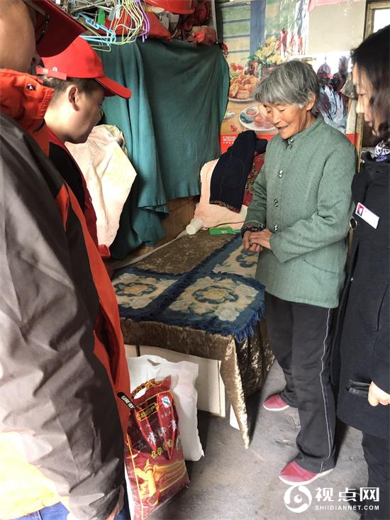 榆阳区望湖路社区开展&ldquo;践行<a href=https://www.shidiannet.com/zt/19th/ target=_blank class=infotextkey>十九大</a> 情系困难户&rdquo;主题活动