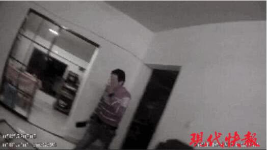 女子遭家暴报警 警察上门被其丈夫持菜刀追砍