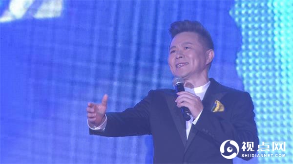 著名歌唱家王宏伟