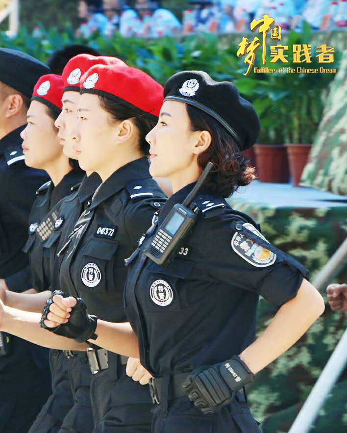 女同志会受照顾，但她们不愿做穿警服的“花瓶”