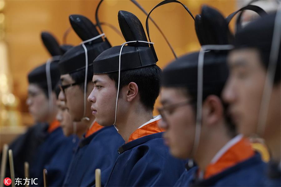 当地时间2019年1月12日,日本东京,东京国学院大学举行成人礼,将满20岁学生盛装参加神道教仪式。