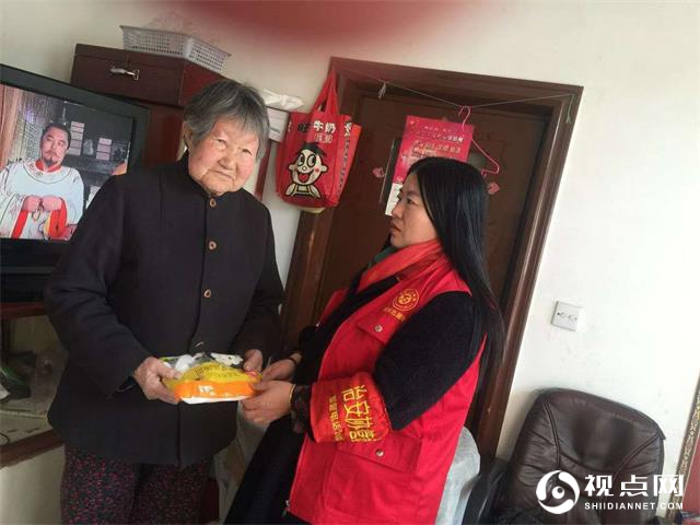 榆阳区金华路社区开展元宵节送温暖志愿服务活动