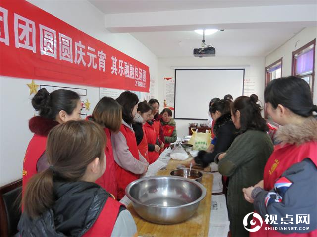 榆阳区万佛楼社区开展元宵节包汤圆活动