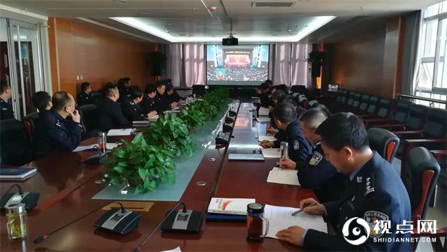 绥德县公安局组织民辅警收看学习十三届全国人大二次会议开幕盛况