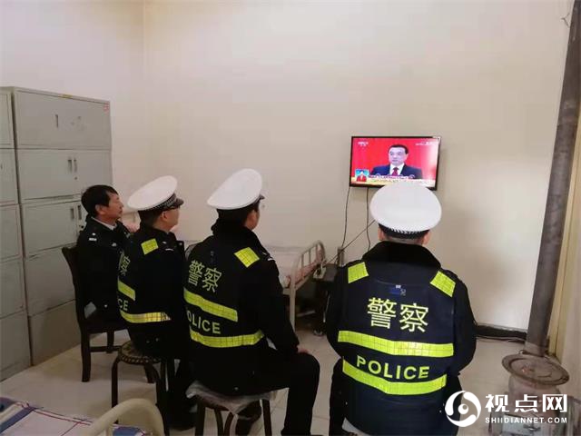 绥德县公安局组织民辅警收看学习十三届全国人大二次会议开幕盛况