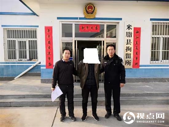 绥德男子与出租司机争吵 民警上前劝解反被骂