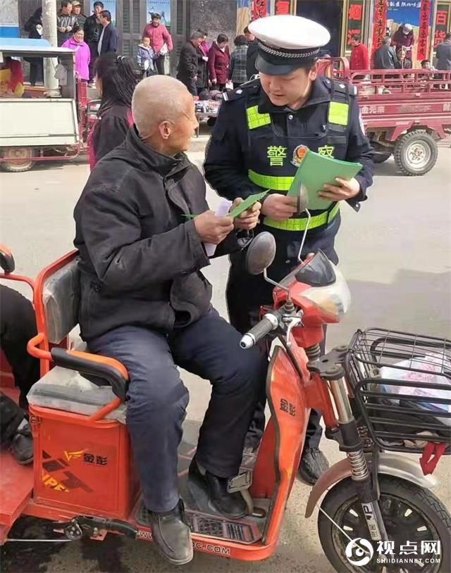 <a href=https://www.shidiannet.com/zt/jingbian/ target=_blank class=infotextkey>靖边</a>交警找准着力点夯实农村道路交通管理工作