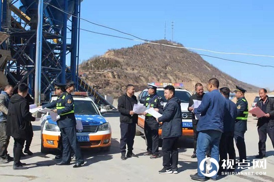 清涧九里山治超站路警联合再掀春季治超集中整治专项宣传