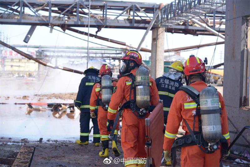 江苏响水天嘉宜公司“3·21”爆炸事故截至目前已造成47人死亡,90人重伤,还有部分群众受轻伤。现场救援仍在继续,消防指战员正在核心区域展开地毯式搜索。
