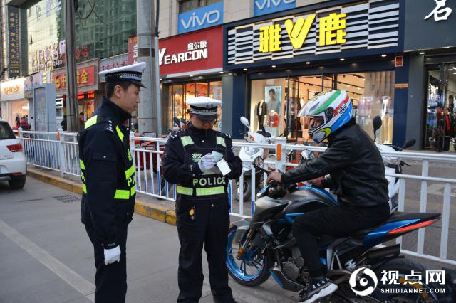 靖边交警重拳整治摩托车交通违法行为