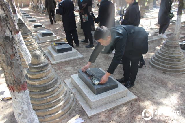 榆阳区驼峰办金华路社区：传承革命精神 倡导文明祭祀