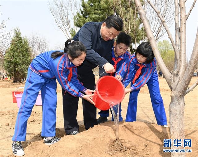 党和国家领导人参加首都义务植树活动