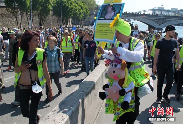 法国巴黎再次发生9000人参与大规模示威