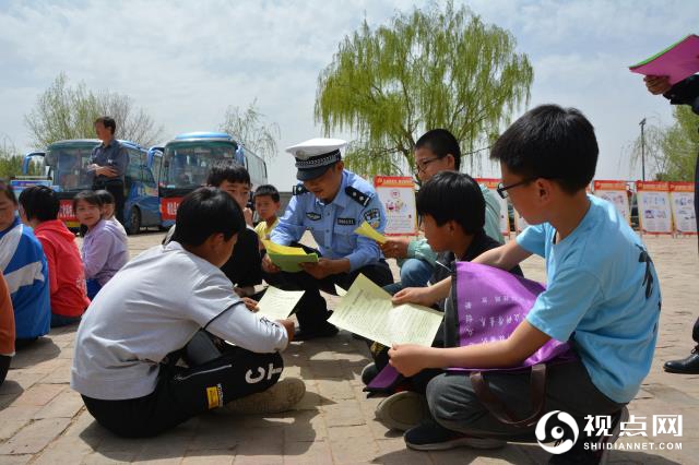 靖边交警“三下乡”交通安全宣传活动有声有色