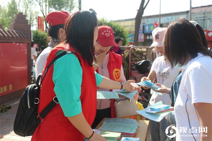 榆阳区桃源路社区开展助力“健康榆林 促进家庭幸福”宣传活动