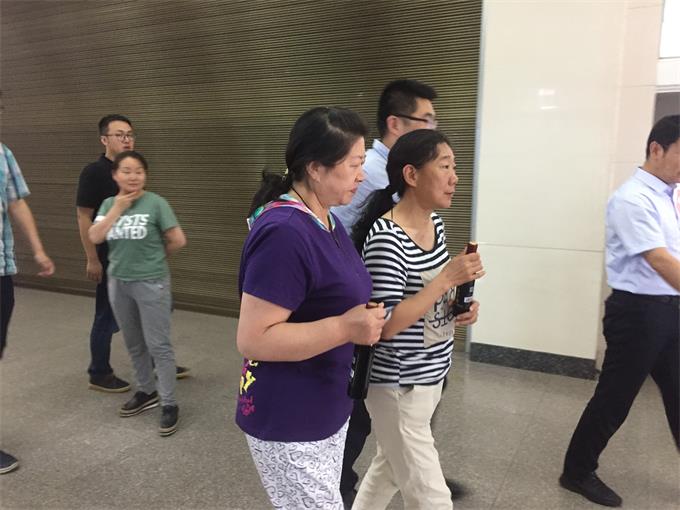 桑红庆诞辰 椹香飘万里
