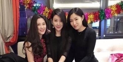 “母女三人合照”火遍全网 傻傻分不清谁才是妈妈？九成网友猜错!