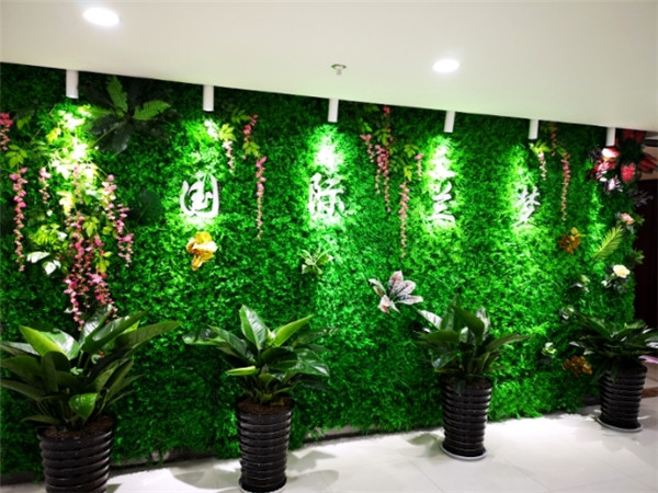 走进西部美容美发第一人常富和他的国际兰梦美容美发学校