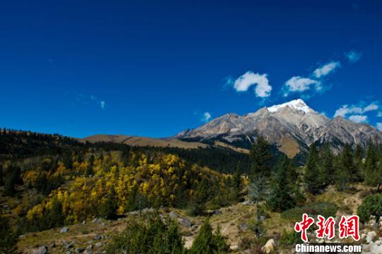 <a href=https://www.shidiannet.com/GB/sichuan/ target=_blank class=infotextkey>四川</a>格聂神山再现游客非法穿越景区：必须登记备案