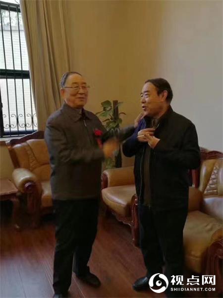 墨海中立定精神——雷珍民书艺研读札记