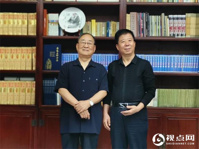 墨海中立定精神——雷珍民书艺研读札记