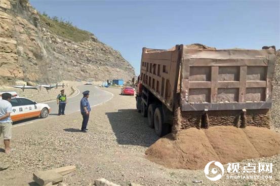 清涧九里山治超站开展多部门联合执法 治超行动再出重拳