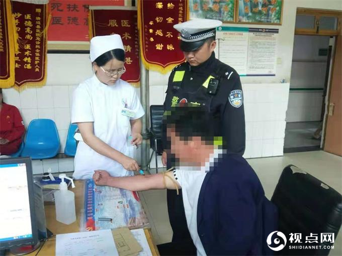 <a href=https://www.shidiannet.com/zt/jingbian/ target=_blank class=infotextkey>靖边</a>交警别出心裁清晨查酒驾 2名涉酒驾驶员落入法网