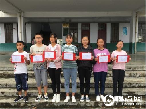 汉中市西乡县隆基中学举行“百分之一”奖学金首次发放仪式