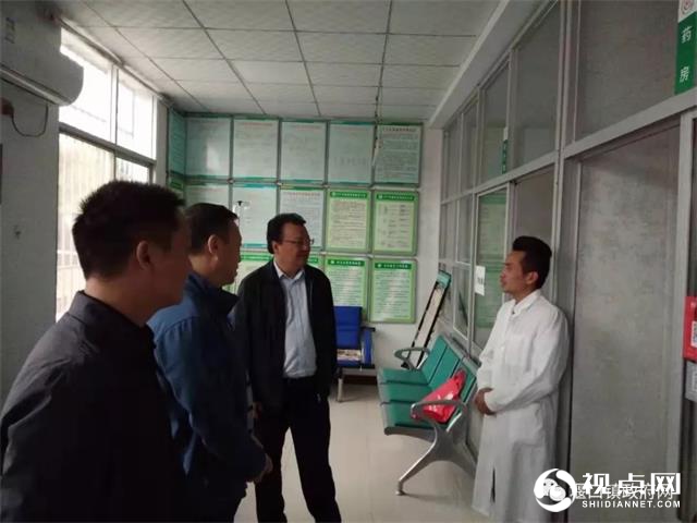 汉中市西乡县县长李耕一行深入堰口镇罗镇村调研脱贫攻坚工作