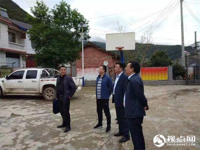 汉中市西乡县县长李耕一行深入堰口镇罗镇村调研脱贫攻坚工作