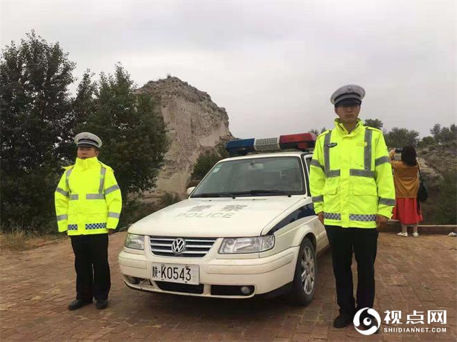 我在岗位上|靖边交警雨天除隐患保畅通