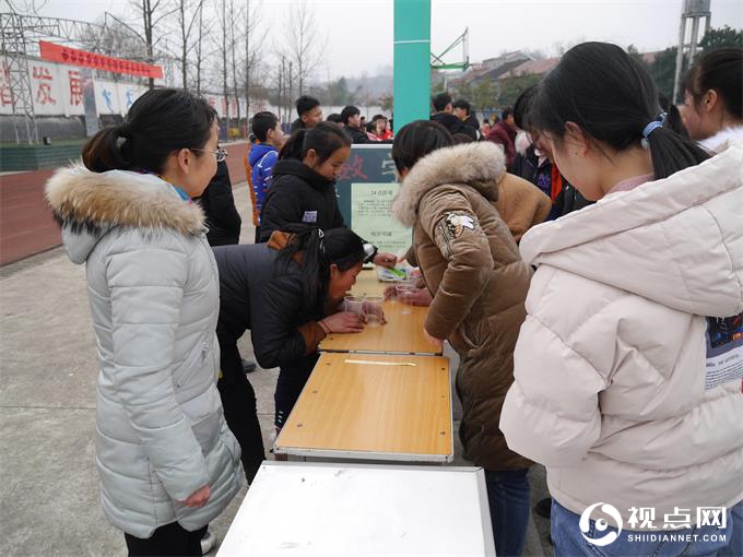 汉中市西乡县隆基中学举行庆元旦游艺会