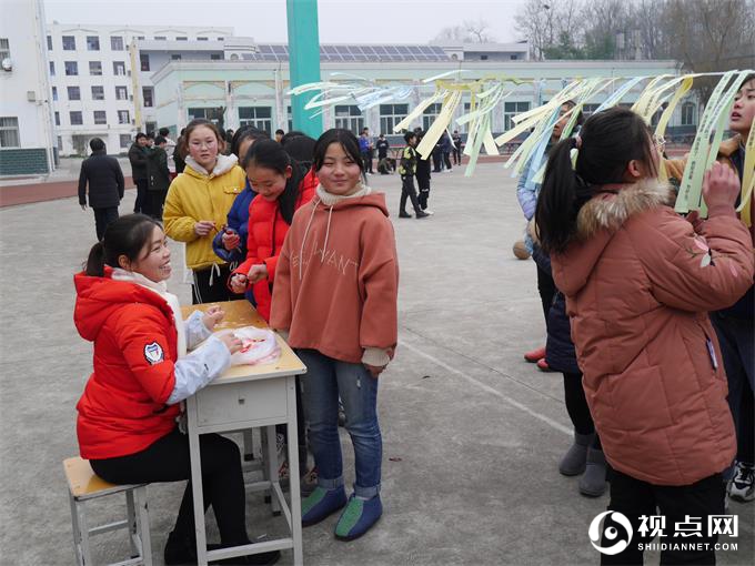 汉中市西乡县隆基中学举行庆元旦游艺会