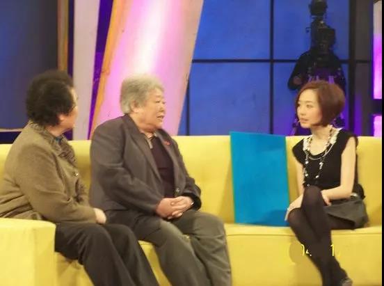 90岁“人民币女郎”梁军去世:新中国首位女拖拉机手