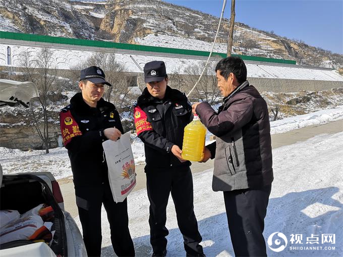 绥德铁警开展春节走访慰问活动