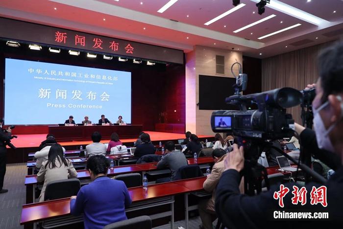 每天产多少口罩?消毒液酒精缺货吗? 工信部回应了