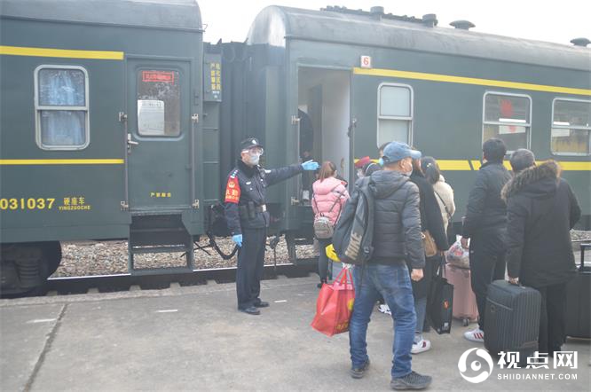 常新建维持上车秩序