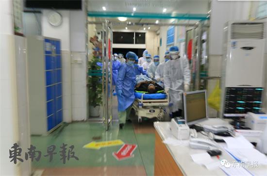 泉州酒店坍塌致7死 男童获救第1句话:妈妈在我旁边