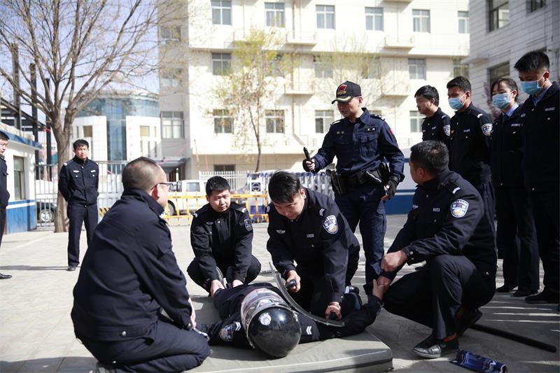 靖边公安送教练精兵活动走进东郊派出所、新庄派出所