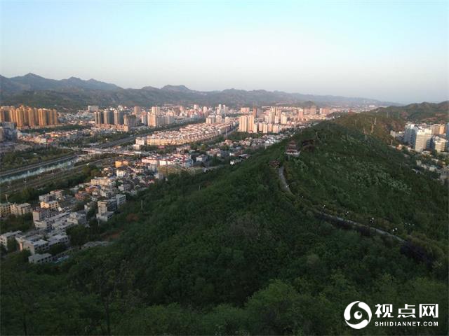 春上眉梢 / 张晓宁