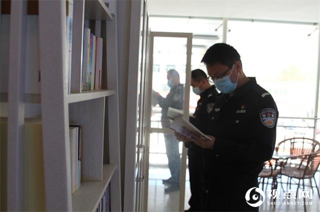 <a href=https://www.shidiannet.com/zt/jingbian/ target=_blank class=infotextkey>靖边</a>县公安局开展“书香满警营”主题读书活动