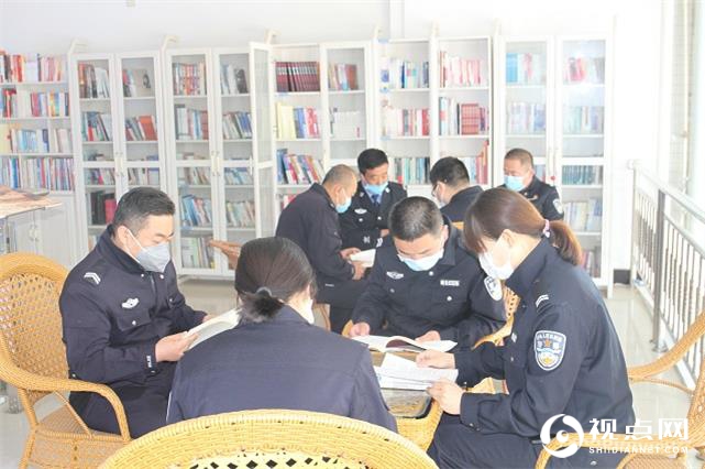 <a href=https://www.shidiannet.com/zt/jingbian/ target=_blank class=infotextkey>靖边</a>县公安局开展“书香满警营”主题读书活动