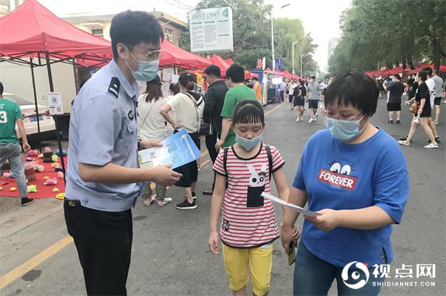 黑龙江哈尔滨市南岗警方深入早晚市开展防范电信网络诈骗宣传