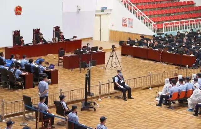 内蒙古通辽市"教父"级黑老大易连峰受审 犯罪细节披露