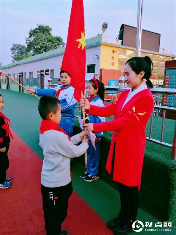 子洲县马岔镇中心小学刘宇婷:无愧于时代要求的红领巾带头人
