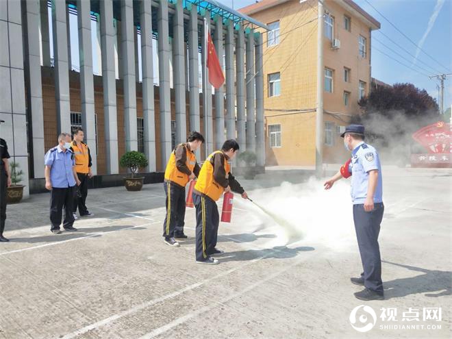 黄陵站派出所组织铁路内部单位职工开展消防演练